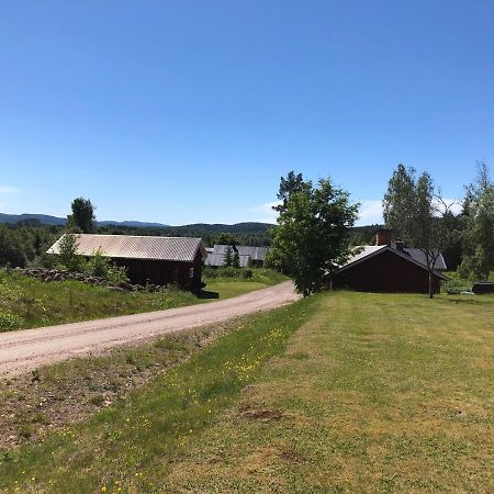 Mysig Timmerstuga Med Braskamin Naera Hovfjaellet Torsby Bagian luar foto