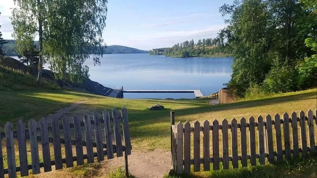 Mysig Timmerstuga Med Braskamin Naera Hovfjaellet Torsby Bagian luar foto